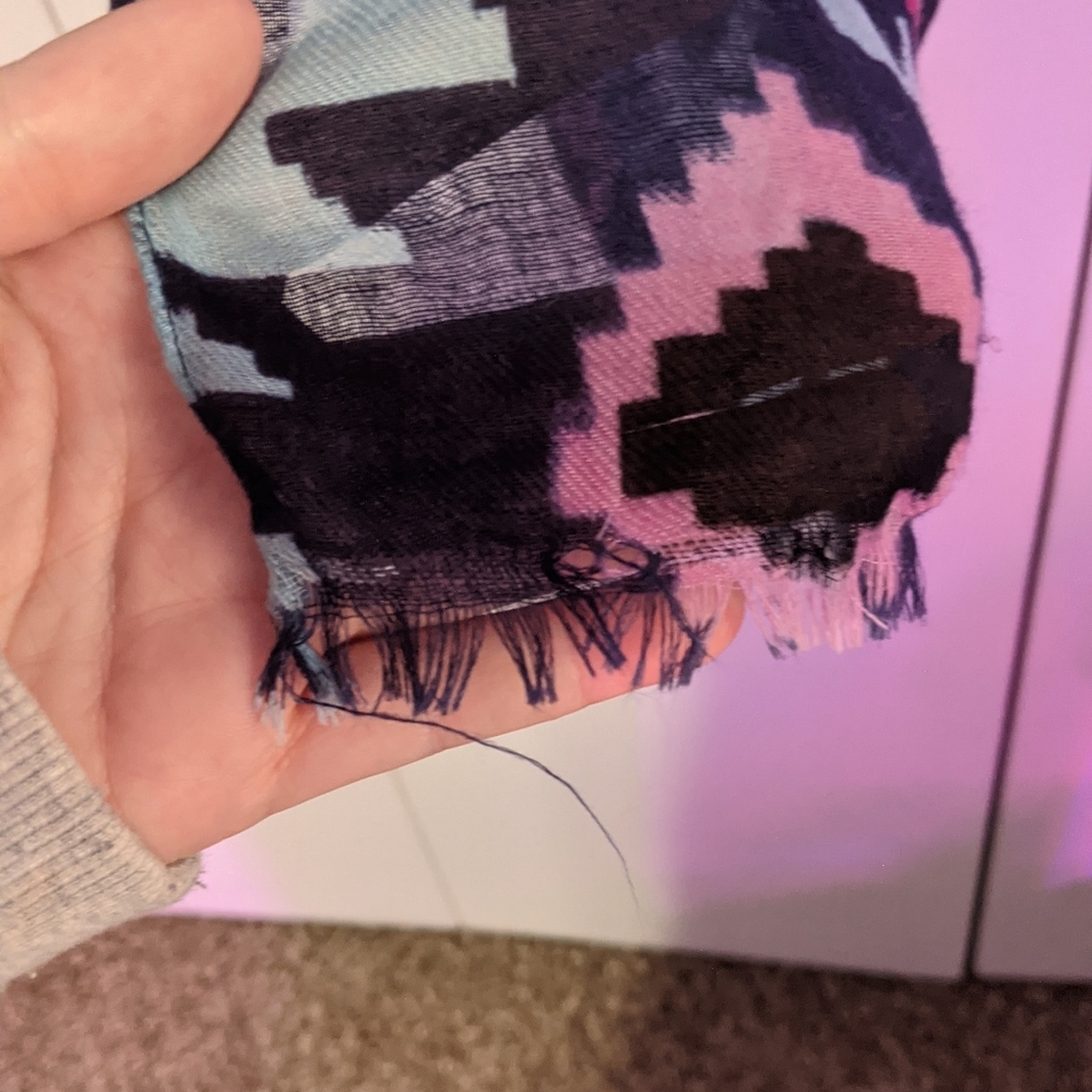 Beautiful vibrant soft flowy scarf - Picture 5 of 10